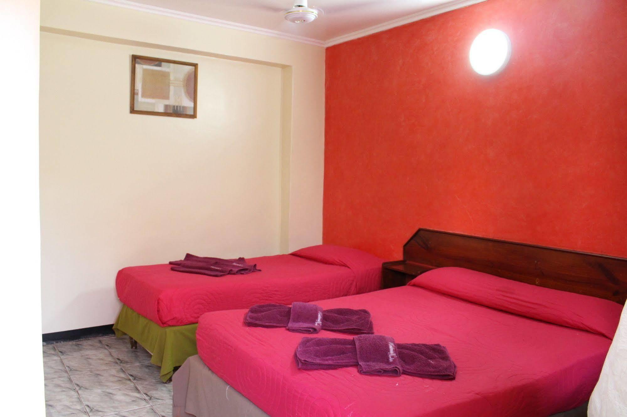 Residencial Noelia Hostel Puerto Iguazu Exterior photo